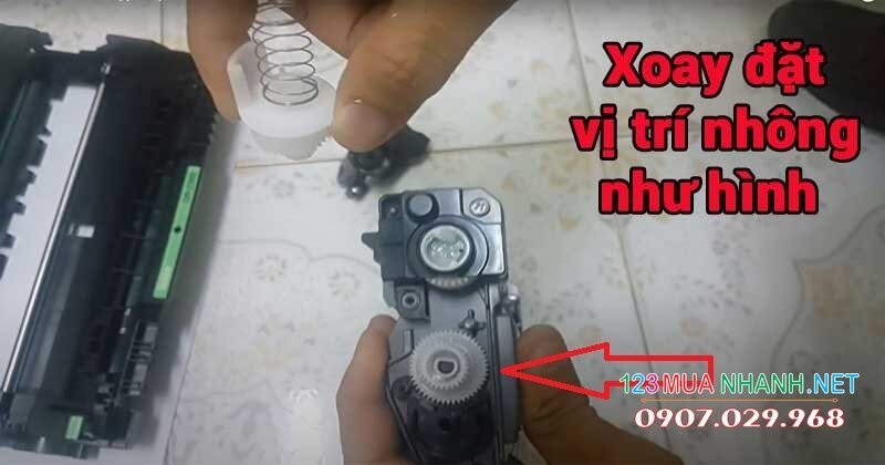 xoay-vi-tri-nhong-de-Reset-Toner-brother-2321D.jpg xoay-vi-tri-nhong-de-Reset-Toner-brother-2321D.jpg
